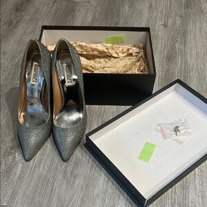 Badgley Mischka Women's Silver Heels